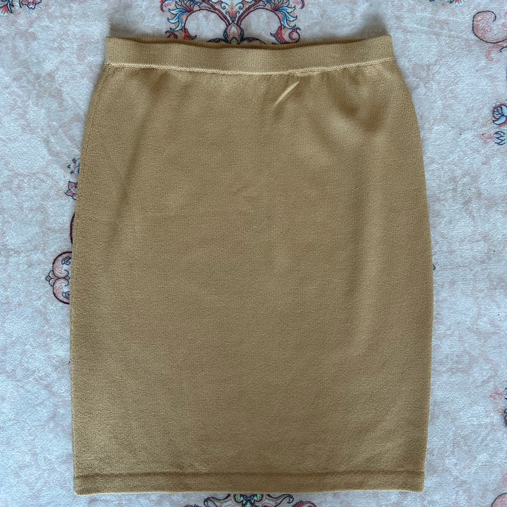 St. John Classic Tan Pencil Skirt-large